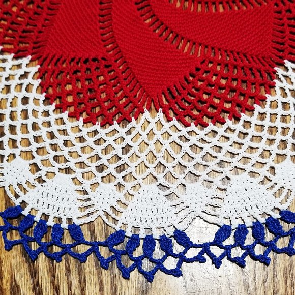 New Hand Crafted Comets Tail Doily.  RED, WHITE,  & BLUE 17" - Picture 3 of 3